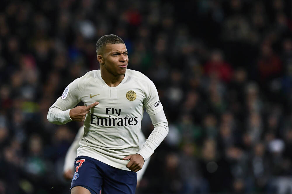 年末水果“黑马”登场 网红芒果凤梨结束“尝鲜期”首次量产上市丨新消费观察